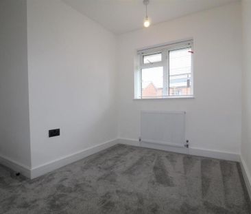 4 bedroom terraced house to rent - Photo 2