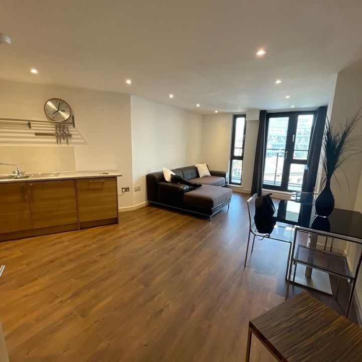 1 Bed Flat, Southwark Bridge Road, SE1 - Photo 1