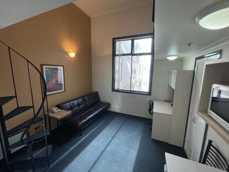 Furnished Loft in the Heart of the University District - Photo 2