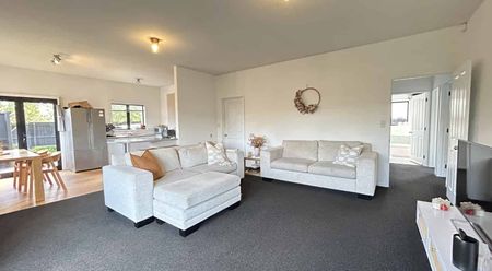 Three bedroom home St Albans Park - Photo 4