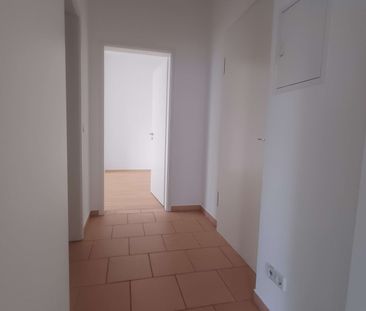 +++ 2 Zimmer Hochparterre Wohnung mit Einbauküche +++ - Photo 1