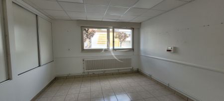 Location bureaux 17 pièces, 250.00m², Saintes - Photo 4