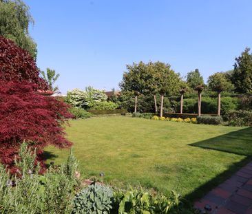 RUSTIG GELEGEN VILLA MET ZONOVERGOTEN TUIN - Foto 2