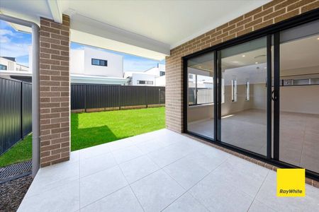 A near new freestanding and modern house ready to move in - Photo 3