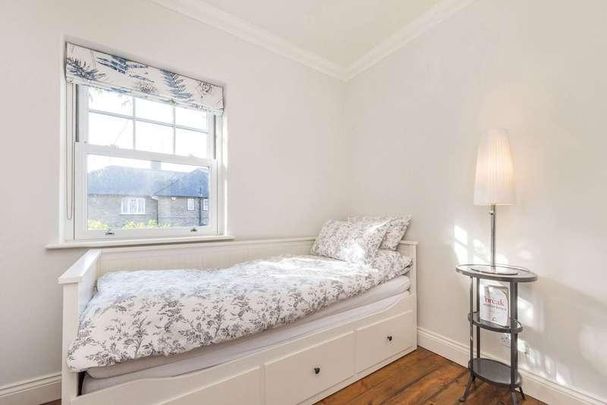 Hawkesbury Road, Putney, London, SW15 - Photo 1