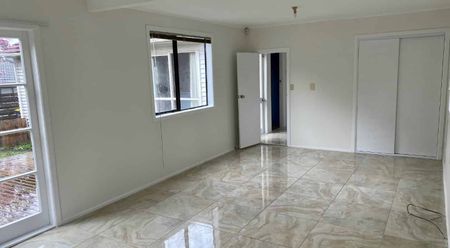 Sunny 4 bedroom house in Papakura - Photo 3
