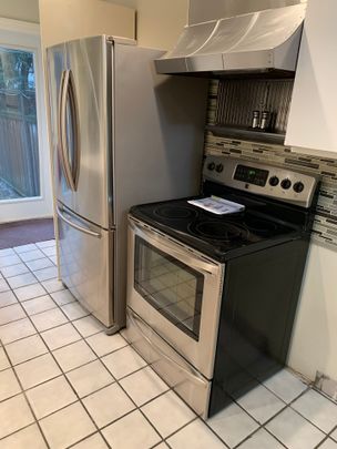 For Lease - 339 Lippincott Street, Toronto, Ontario - Photo 1