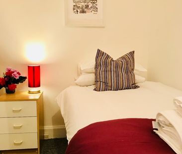 1 Bed Flat, Easter Road, EH6 - Photo 2