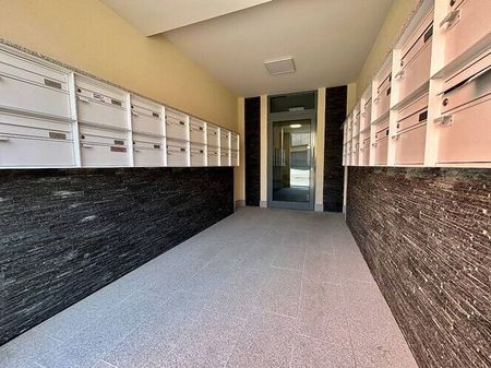 Moderno 2.5 locali ampia metratura con lavatrice privata - Photo 5