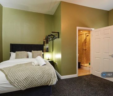 1 bedroom in a flat share to rent - Photo 2