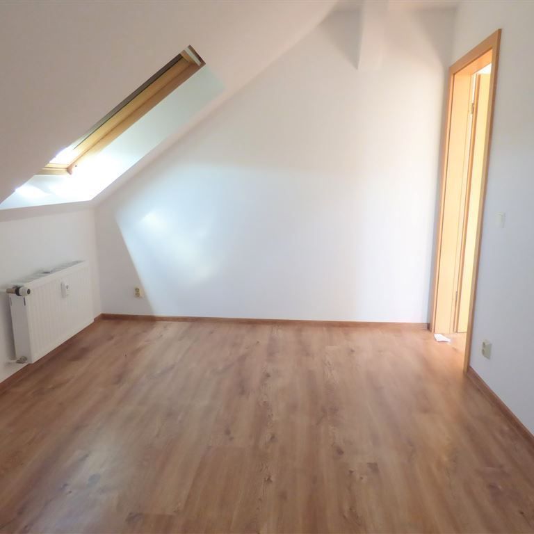 Ideal für Singles, junge Paare! Tolle 2-Raum Whg im DG. Bad m. Fenster, Wanne und Dusche! - Foto 1