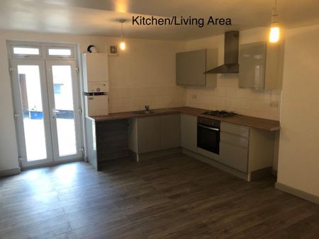 2 bedroom flat to rent - Photo 4