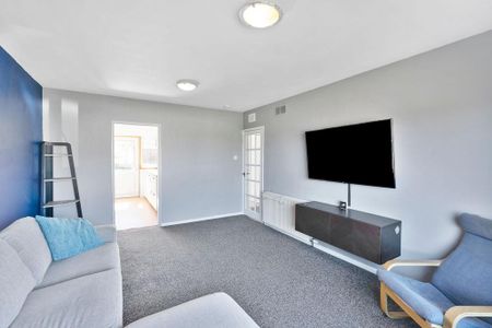 2 bedroom maisonette to rent - Photo 2