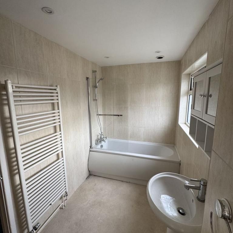 3 bedroom terraced house to rent - Photo 1