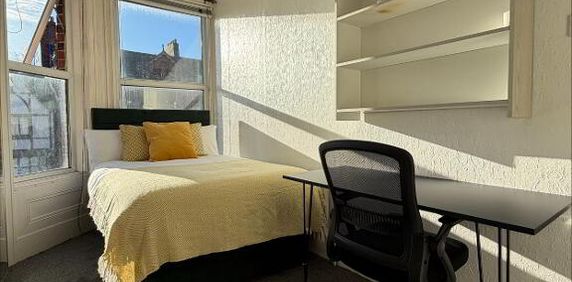 Serviced Room, Room 4, 47 Malone Avenue, Belfast, BT9 6EP - Photo 2