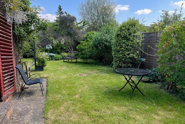 6 bedroom semi-detached house to rent - Photo 1