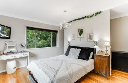 Five Bedroom Home in Sought-After Mount Lofty Location - Photo 3