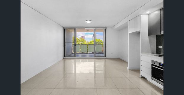 CONTEMPORARY RIVERBANK LIVING, 2 BEDROOM APARTMENT PLUS STUDY NOOK AND PARRAMATTA CBD VIEWS - Photo 1