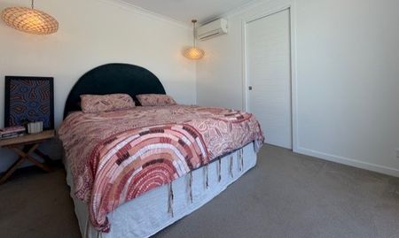 LUXURY 4 BEDROOM HOME ON THE GOLF COURSE + STUNNING INGROUND POOL! - Photo 5