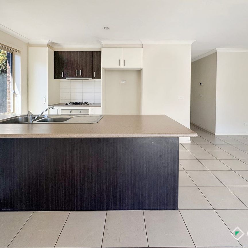 Heart of Cranbourne! - Photo 1