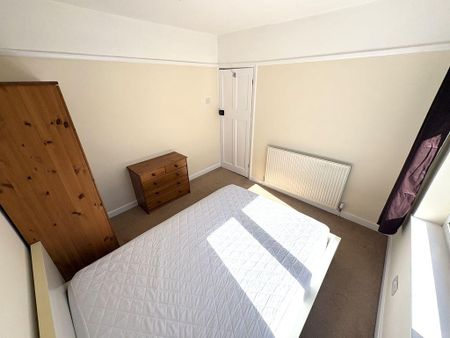 3 bedroom semi-detached house to rent - Photo 3