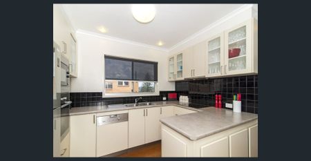 Live on Top of the World – Fully Furnished Unit with Stunning Escarpment Views! - Photo 5