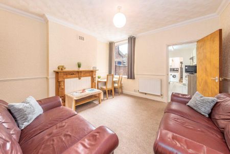 4 bedroom terraced house to rent - Photo 2