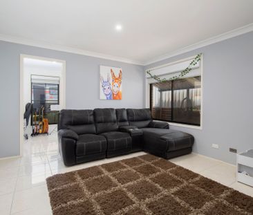 Large Family Home - Entertaining Paradise! - Photo 2