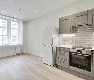 1 bed flat to rent in Station Road, Egham, TW20 - Photo 1