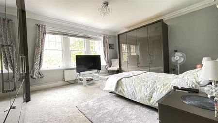 4 Bedroom House - Photo 4