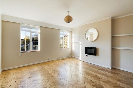 2 Bed Flat - Photo 2