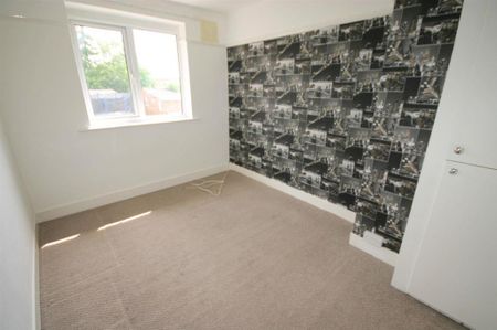 2 bedroom end of terrace house to rent - Photo 4