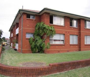 Spacious 2 Bedroom apartment - Photo 2