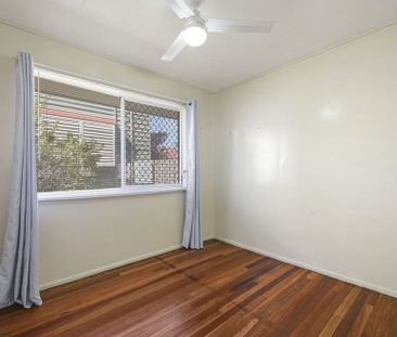 Charming brick & tile home in popular South Toowoomba - Photo 4