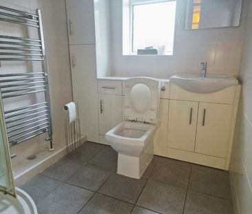 2 bedroom semi-detached house to rent - Photo 5