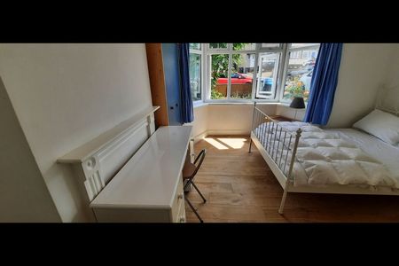 Studio Flat, The Ridgeway, NW9 - Photo 4