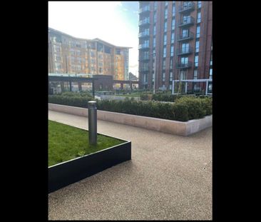 1 Bed Flat, Potters, M5 - Photo 3