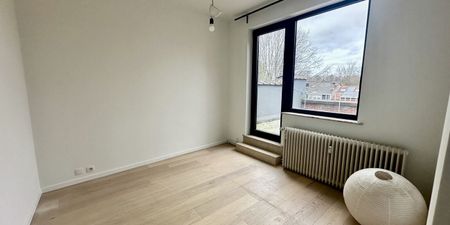 Penthouse te huur in Ukkel voor € 1.450 met 2 slaapkamers - Photo 2