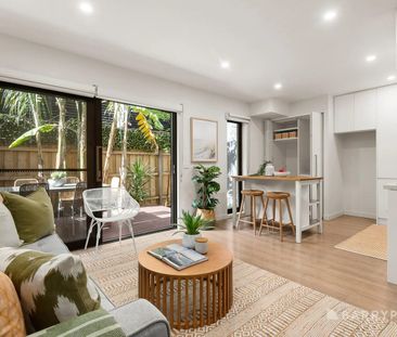 Secure, Spacious and Ground Floor with Courtyard - Photo 3