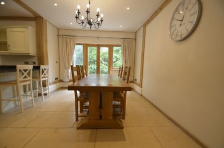 5 bedroom Detached house to rent - Photo 4