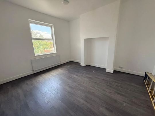 7 Bed Terraced House, Birmingham Road, B70 - Photo 1