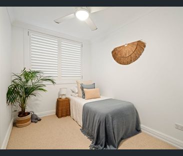 Spacious Light Filled Apartment in the heart of Newport - Photo 4