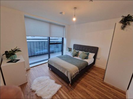 3 bedroom flat to rent - Photo 4