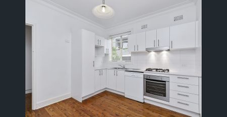 Bright, Stylish And Sun Lit Gem In The Heart Of Petersham - Photo 3