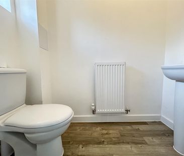 2 Bedroom House - Mid Terrace To Let - Photo 4