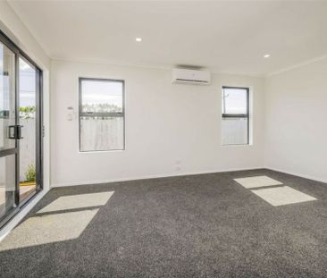 Modern, Light-Filled Living in Takanini - Photo 5