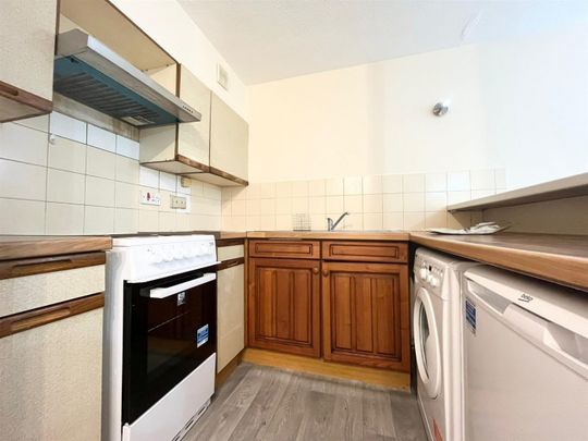 1 Bedroom Flat - Purpose Built To Let - Photo 1