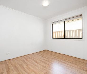 Modern low maintenance family home - Photo 6