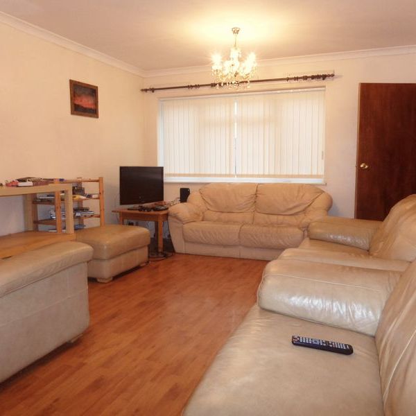 Ingham Grove, Nottingham - Photo 1