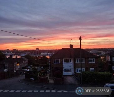 1 bedroom in a flat share to rent - Photo 5